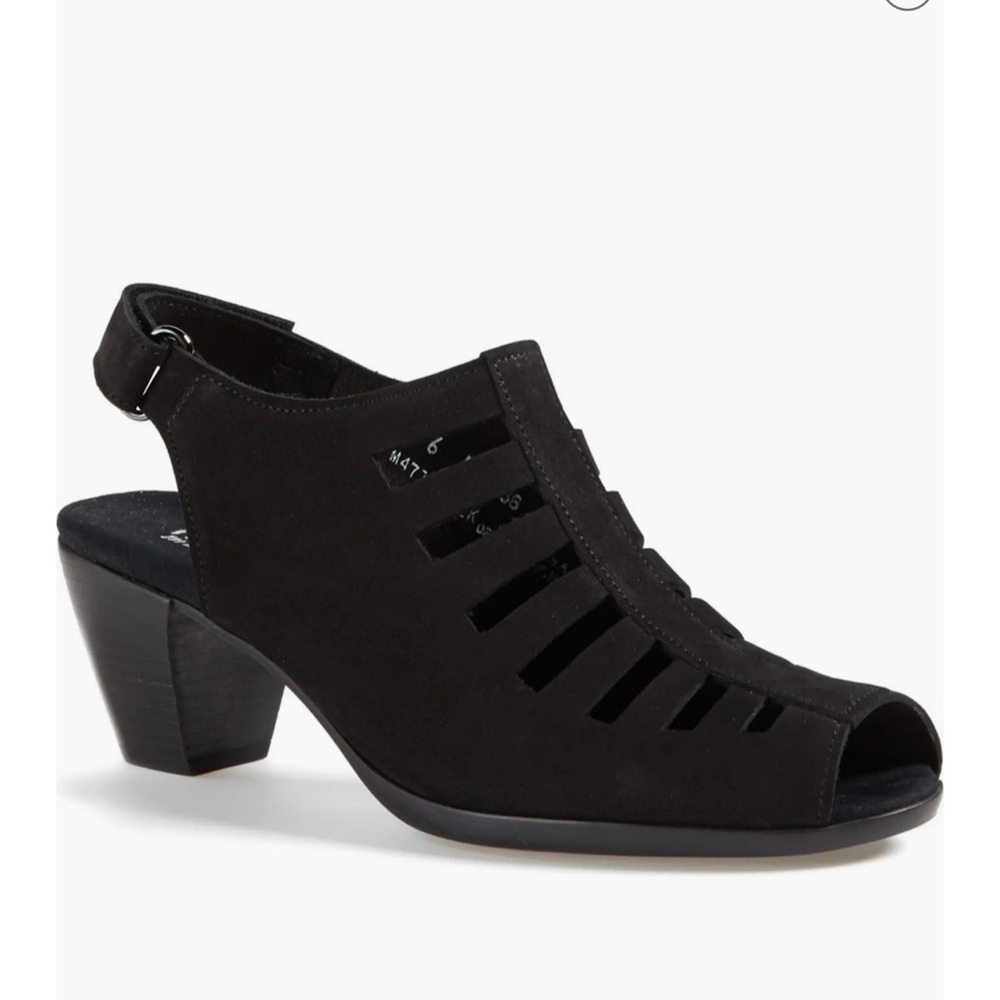 Munro “Abbey” Black Suede Sandal Sz 8